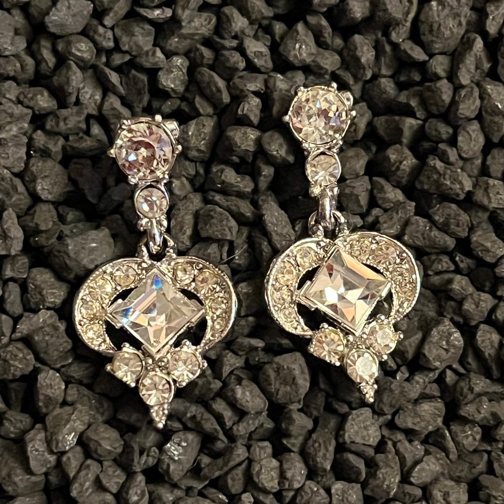 Vintage Albion Clear Rhinestone Clip-On Drop Earrings 32$